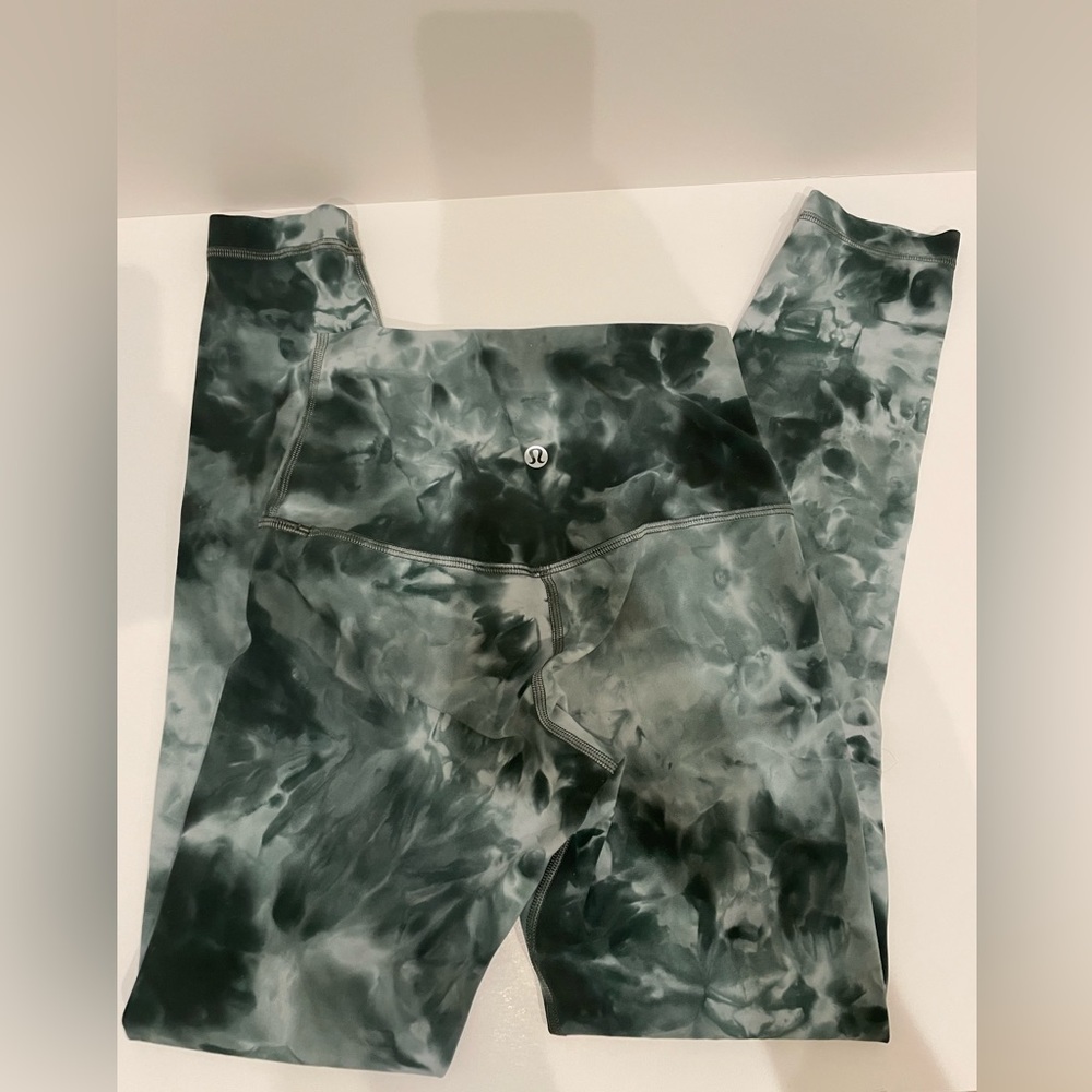Women’s LuLu Lemon green tie dyed leggings size 2